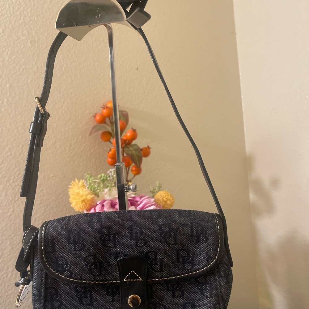 Dooney & Bourke Denim Monogram Crossbody Bag w hang tag can fit big iPhone - Picture 5 of 8